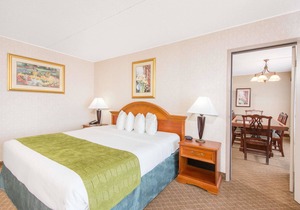 Ramada by Wyndham Cumberland Downtown
