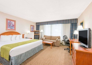 Ramada by Wyndham Cumberland Downtown