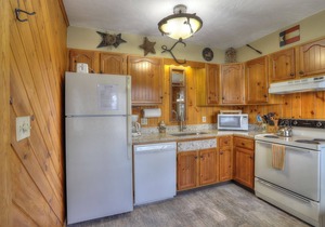 Rangeley Manor A | Nice Cottage Close to Shared Waterfront on Rangeley Lake