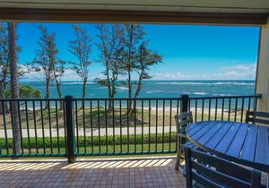 Recently Updated Beachfront Oceanfront Condo! Walk to Old Town Kapa'a