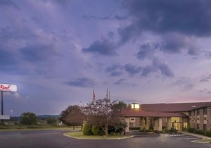 Red Roof Inn & Suites Hermitage