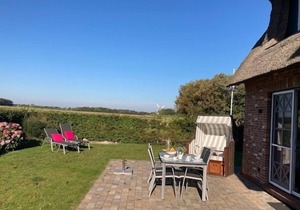"Relax at Haus Mühlenblick: Your dream vacation at the North Sea!"