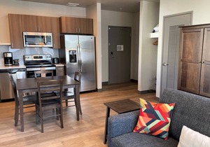 Relaxing 2 Bed Travel Apartment Steps Away from Riverfront Park