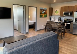 Relaxing 2 Bed Travel Apartment Steps Away from Riverfront Park