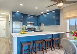 *RENOVATED 07/20!* Corner Beachfront Penthouse in Kapa'a w/AC!