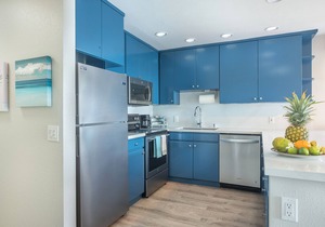 *RENOVATED 07/20!* Corner Beachfront Penthouse in Kapa'a w/AC!
