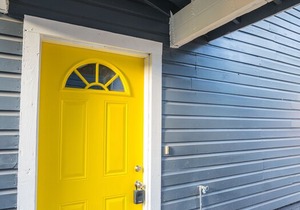 Renovated Riverside Studio Retreat - Sleeps 8 ppl