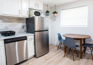 Renovated Riverside Studio Retreat - Sleeps 8 ppl