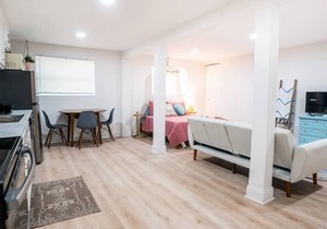 Renovated Riverside Studio Retreat - Sleeps 8 ppl