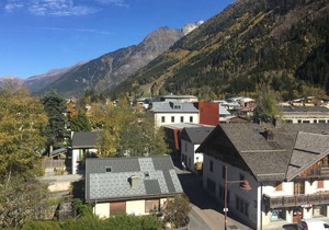 Renovated studio in Chamonix with balcony, pets allowed, parking