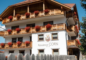 Residence Corn - Standard Apartment 14 with Mountain View, Jacuzzi, Wi-Fi & Balcony