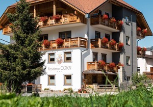 Residence Corn - Standard Apartment 14 with Mountain View, Jacuzzi, Wi-Fi & Balcony