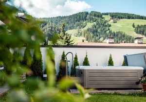 Residence Corn - Standard Apartment 12 with Mountain View, Jacuzzi, Wi-Fi & Balcony