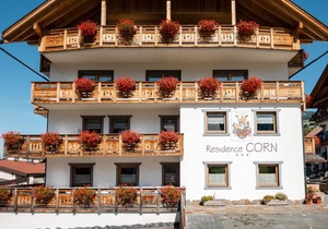 Residence Corn - Standard Apartment 5 with Mountain View, Jacuzzi, Wi-Fi & Balcony