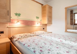 Residence Corn - Standard Apartment 6 with Mountain View, Jacuzzi, Wi-Fi & Balcony