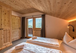 Residence with indoor pool and sauna in a unique and quiet location