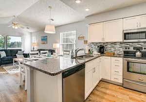 Resort Amenity Access Chic Myrtle Beach Condo!