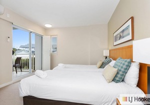RESORT ON THE BEACH 6126-27