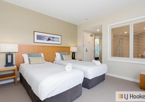 RESORT ON THE BEACH 6126-27
