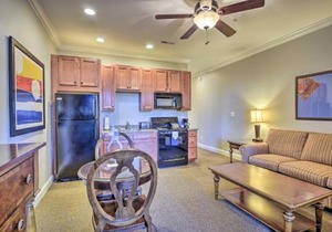 Resort-Style Condo on Golf Course with Pool Access