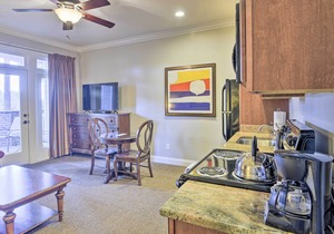 Resort-Style Condo on Golf Course w/ Private Pool!