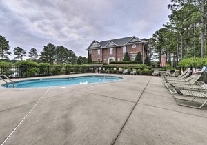 Resort-Style CondoandSuite on Golf Course with Pool!