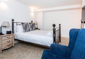 Restful Room in the City with Rooftop Terrace
