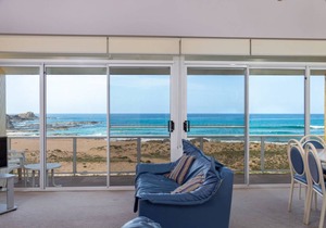 Retreat Beside The Beach - Unit Four