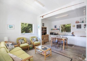 Retro Beach Cottage - classic surf getaway