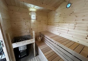 Retro Lodge nr Dartoor with hot tub & opt sauna