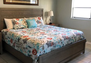 Richard Arms, Updated Beach Unit! 200 Feet From The Beach! 2BR