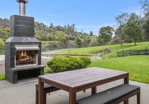RIVER RETREAT - TAUPO HOLIDAY HOME, family friendly in Two Mile Bay