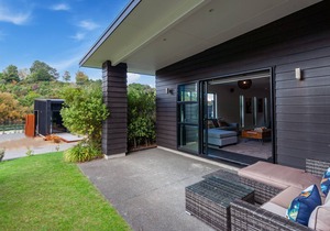 RIVER RETREAT - TAUPO HOLIDAY HOME, family friendly in Two Mile Bay