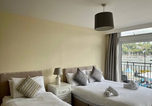 Riverside 1 - Two Bedroom Apartment, Sleeps 6