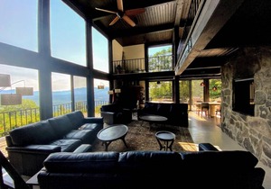 RL Breathtaking views and grand unique style, private mountain retreat 4WD recommended