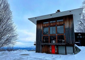 RL Breathtaking views and grand unique style private mountain retreat 4WD recommended