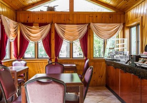 Rodeway Inn & Suites Brunswick near Hwy 1