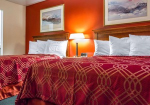 Rodeway Inn & Suites Brunswick near Hwy 1