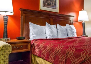 Rodeway Inn & Suites Brunswick near Hwy 1