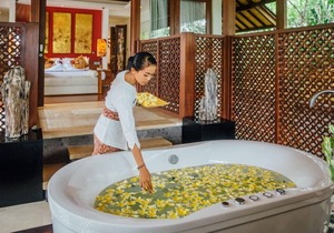 Romantic 1BR Beach Front Villa, Pabean Beach! 9Min Drive To Bali Safari! W/Pool!