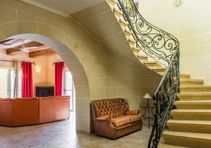 ROOM FOR 3 PEOPLE WITH PRIVATE BATHROOM ON THE CORRIDOR