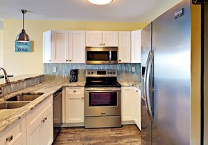Room for You and Your Friends - 4 BR Directly on Lake Erie max 12 ppl CON 202