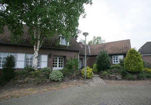 Room to Rent with Own Entrance, Living Room and Bathroom