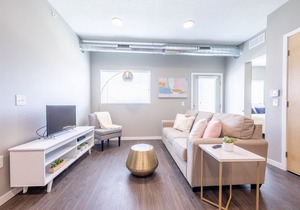 "Rosa" 2BD/2BA Downtown "Market District" Apt!