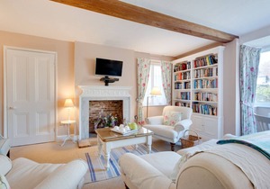 Rose Cottage - Two Bedroom House, Sleeps 4