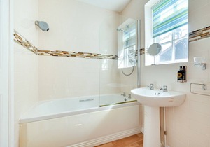 Rose Cottage - Two Bedroom House, Sleeps 4