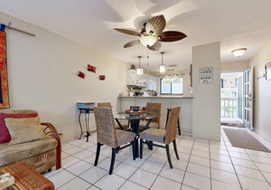 Royal Kahili retreat with pool, hot tub, lanai, & elevator - near beach
