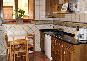 "Rural House in La Rioja for 8+ People - La Viña 1 with Games and Barbecue"