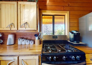 Rustic bunk house surrounded by beauty w/fully equipped kitchen & free WiFi