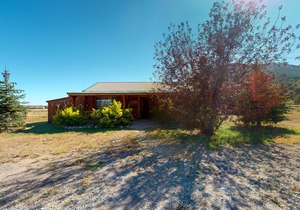 Rustic bunk house surrounded by beauty w/fully equipped kitchen & free WiFi
